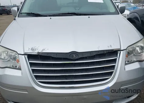 2010 Chrysler Town & Country Touring z USA, uszkodzony, nr VIN 2A4RR5D18AR253243